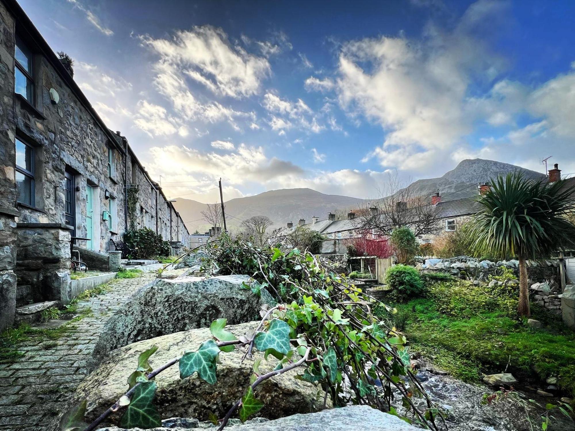 Villa Mynydd A Mor Trevor Exterior foto
